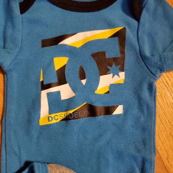 DC Sho co onesie lot - Picture 4 of 4